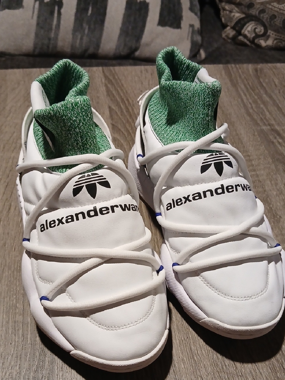 🔥 adidas x Alexander Wang AW Puff Trainer 🔥
Cloud White / Core Black / Prime I